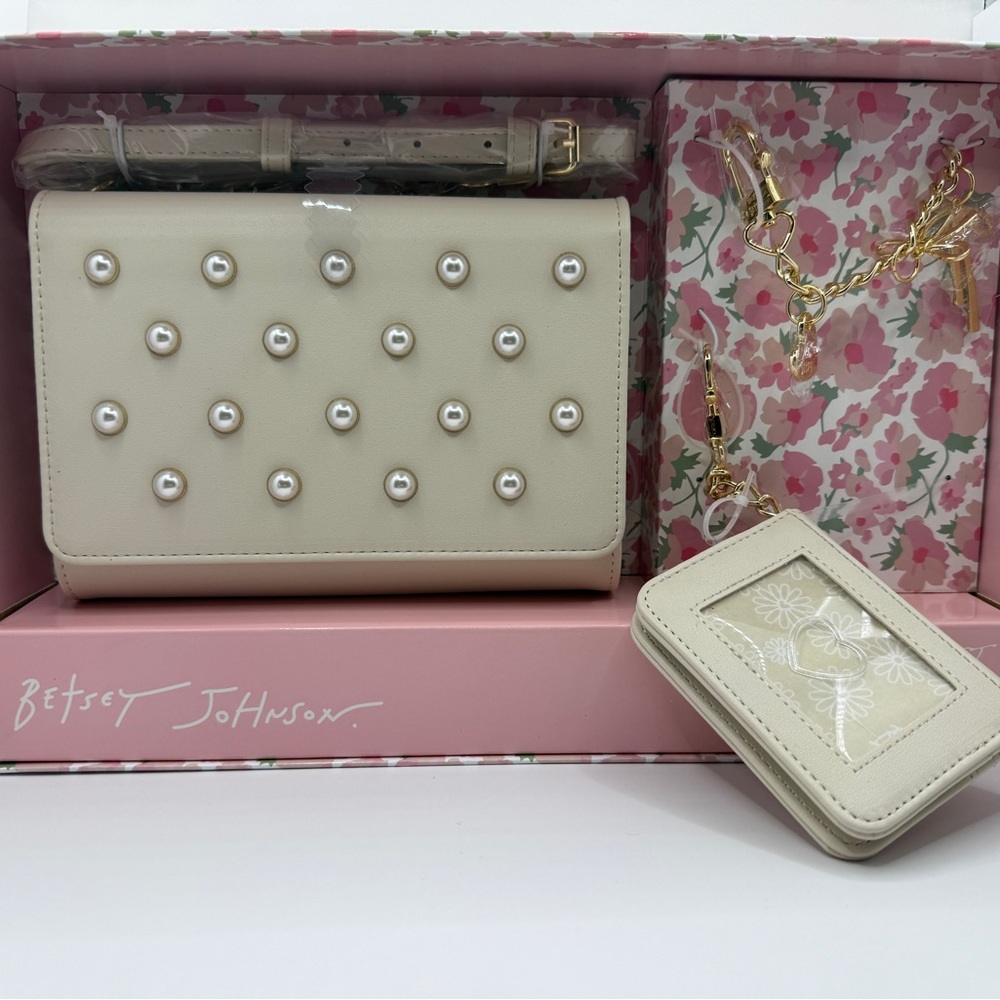 Betsey Johnson Cream Quilted Key & Card Holder